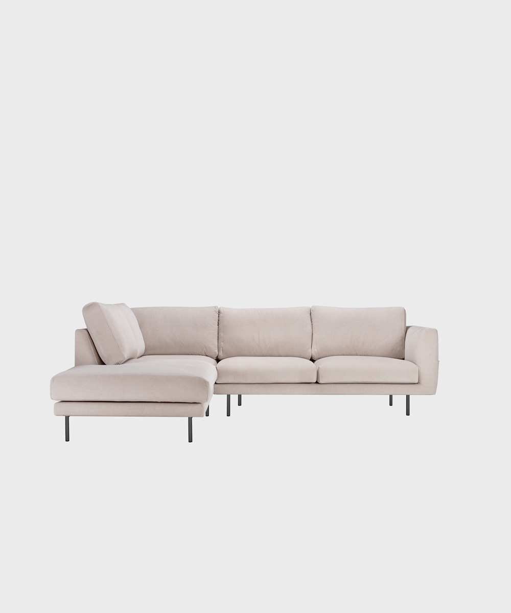 Vasenkätinen Cosy Pocket -kulmasohva laten värisellä Soft-kankaalla ja metallijalalla.